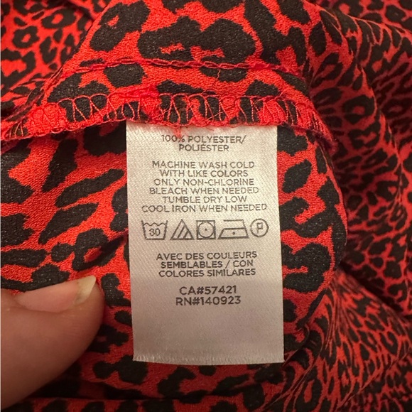 🖤 LOFT Red & Black Leopard Print Blouse – Size M - Picture 8 of 8